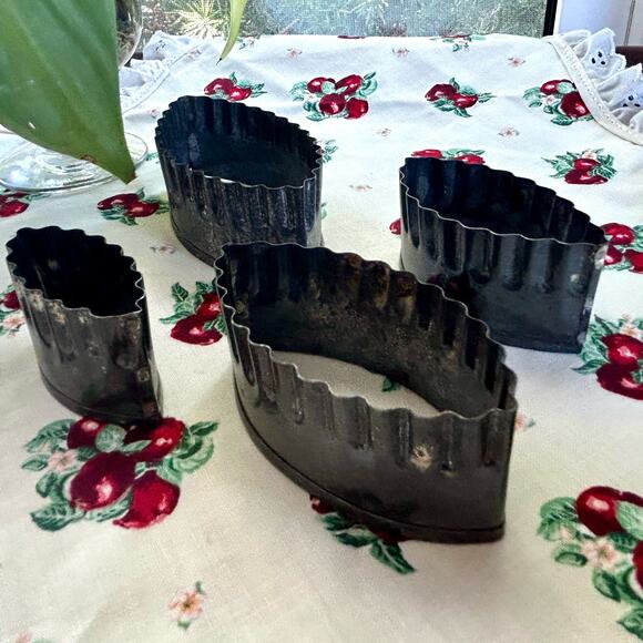 Vintage French 4 Piece Fluted Football Shaped Biscuit Cooke Cutters - Picture 12 of 16